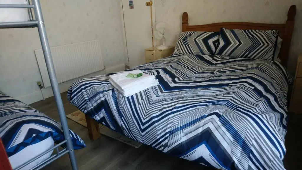 Renovated 4-bed Home, Sleeps 9 With Parking & Spa