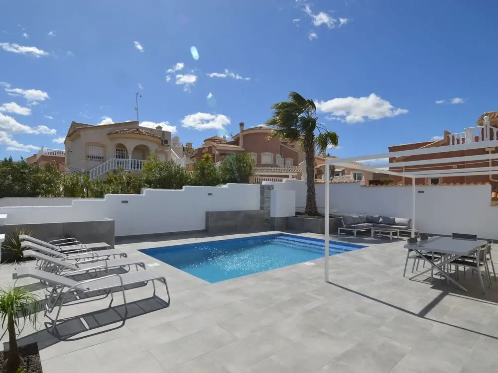 Beautiful Holiday Home in Rojales Valencia With Private Pool