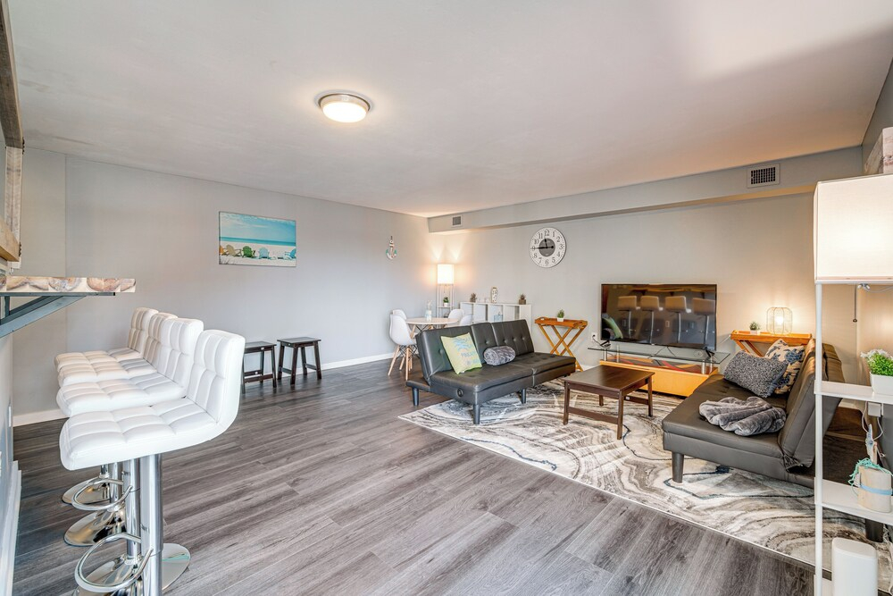 Walk to Casino: Condo w/ Balcony in Atlantic City!