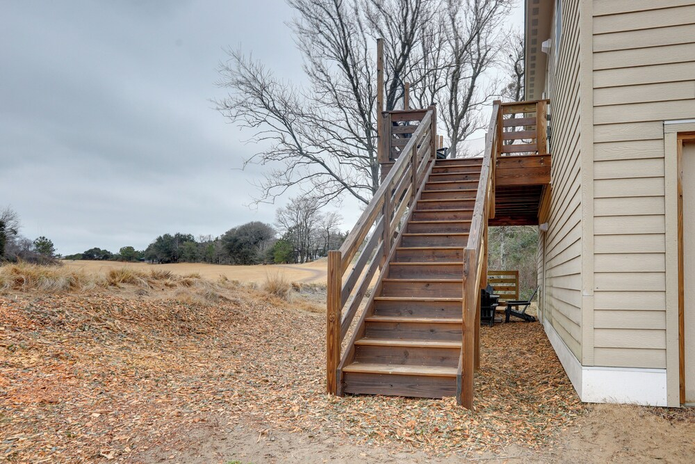 Kitty Hawk Apartment w/ Hot Tub - 1 Mi to Beach!