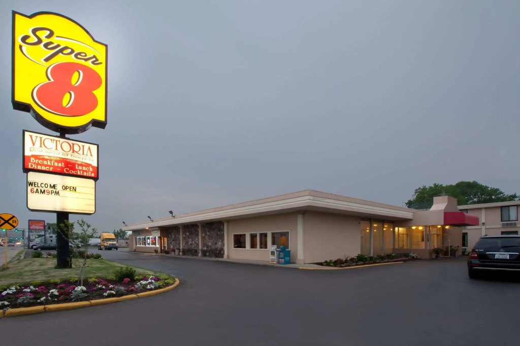Super 8 by Wyndham Chicago Northlake OHare South