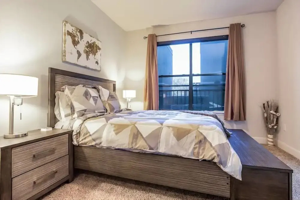 Luxurious Business & Family Montrose Condo -