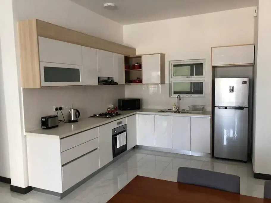 Modern luxury Condo,3 bedroom and 3 bathrooms
