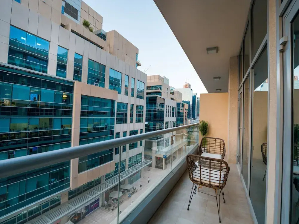 Easygo- Spacious 1bdr Bay Square Busbay