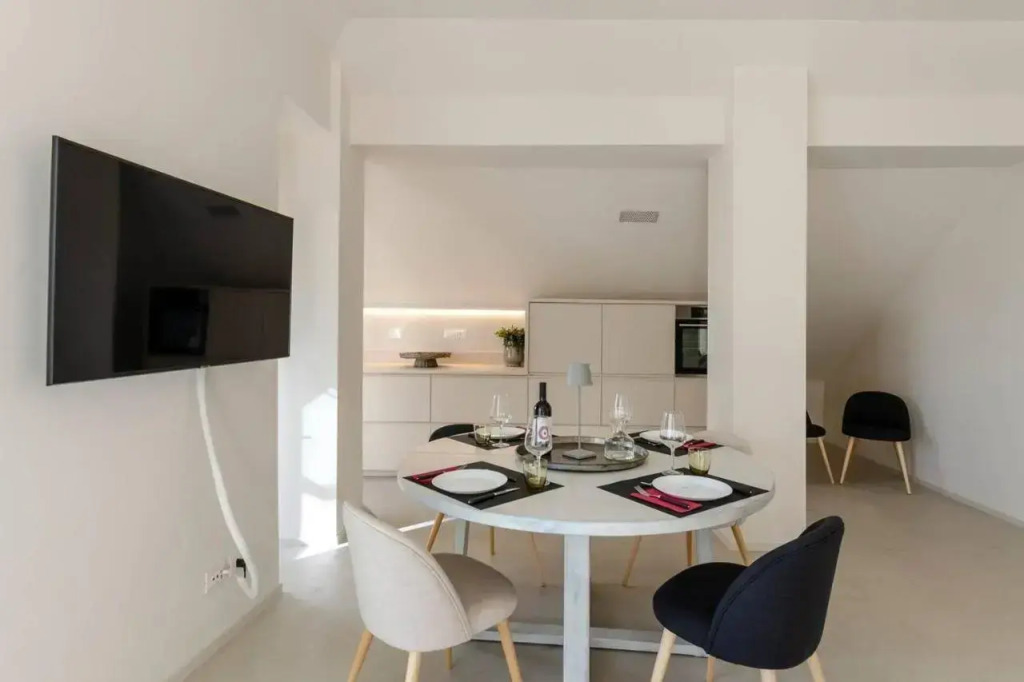 Flat 4 Bedrooms 2 Bathrooms - Genoa