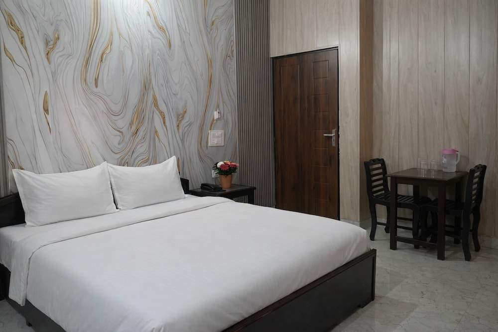 Hotel Govind Palace Near-By The Ganges At Triveni Ghat