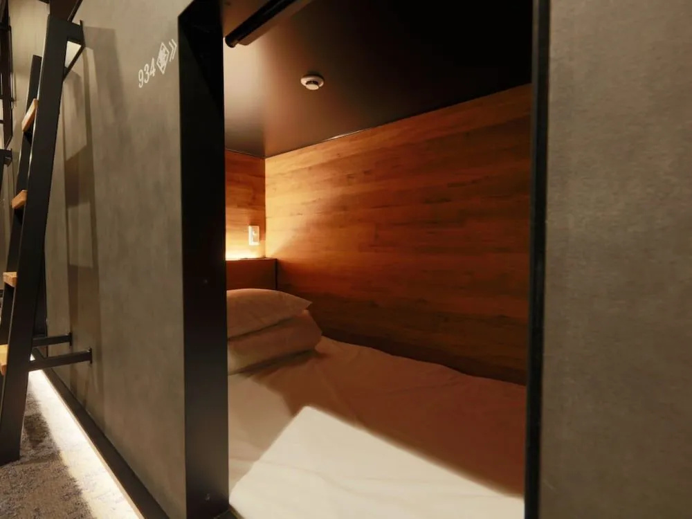Rembrandt Cabin & Spa Shimbashi - Caters to Men