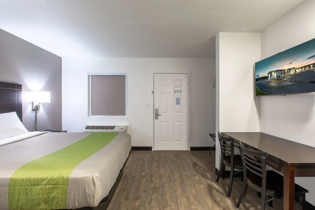 Studio 6-Greenville, SC - I-85 Near Downtown