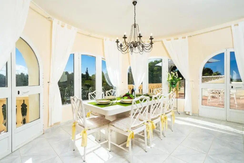 Villa Hermosa by Aguilarent