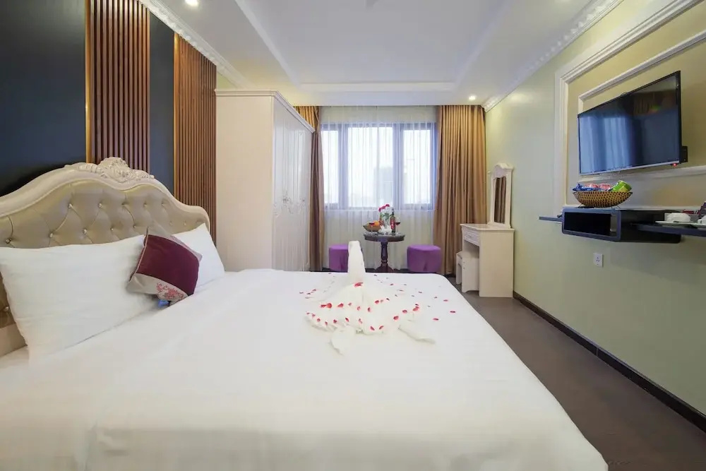 Me Q Beach Hotel