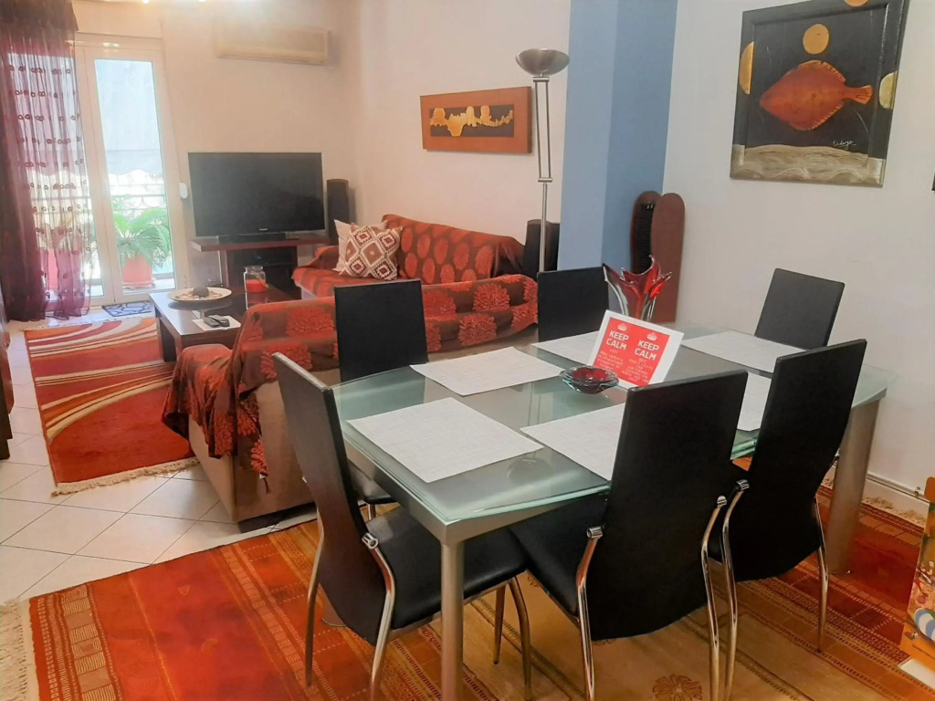 Large terrace apartment near city centre
