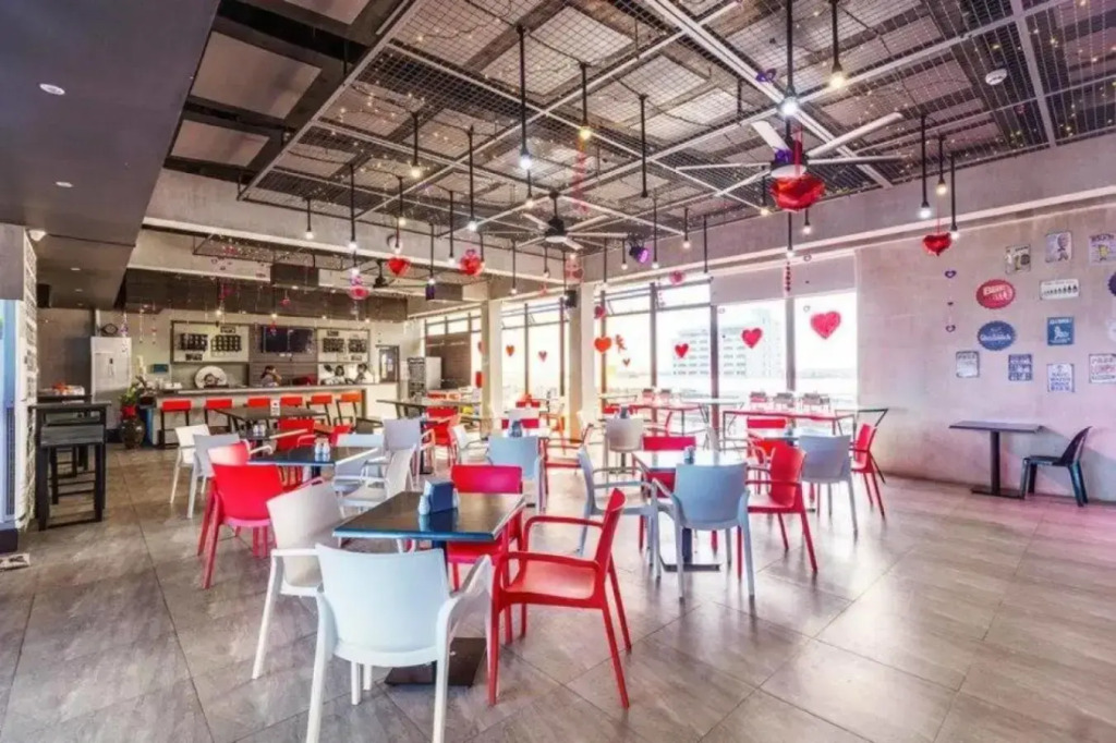RedDoorz Plus @ Jones Avenue Cebu