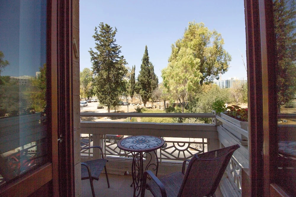 Art apartment in Mamila