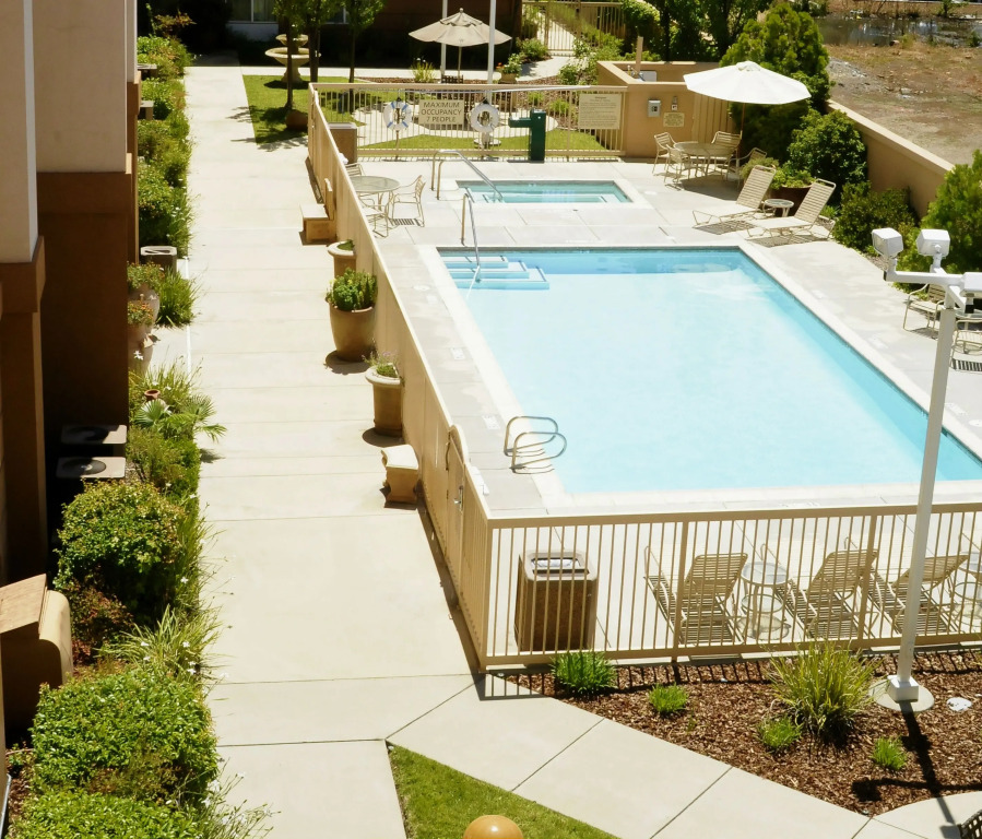 Hampton Inn & Suites Redding