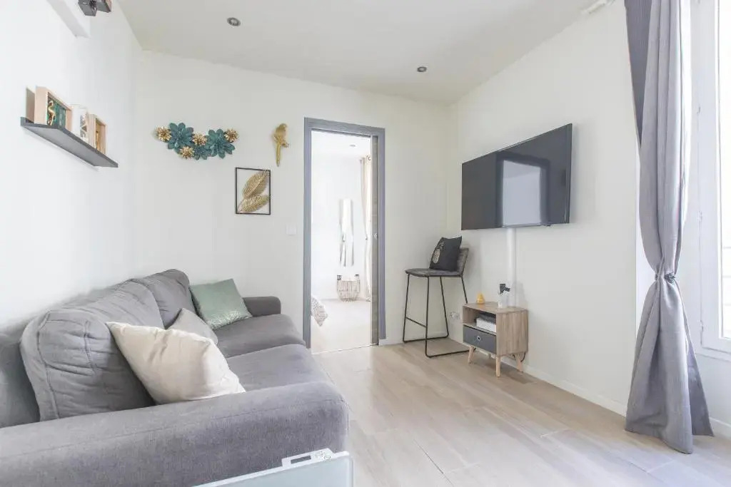 Cute Affordable 1-Br Minutes From Cannes Center