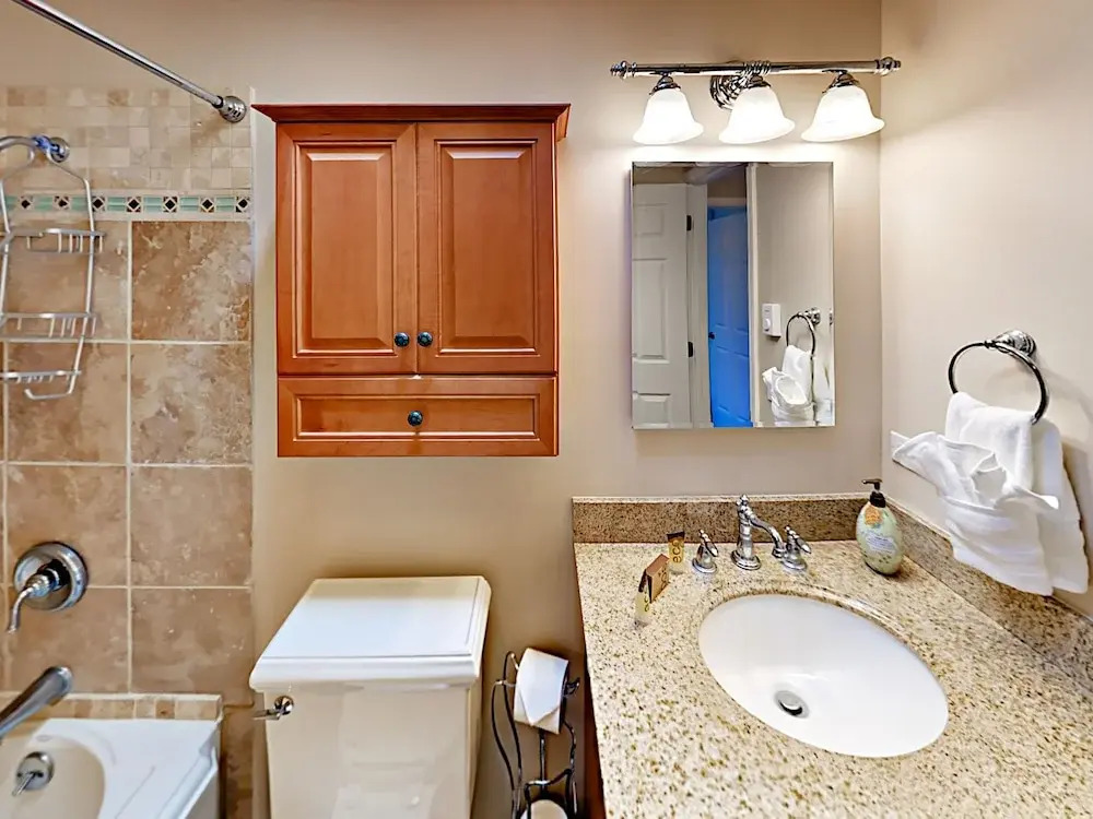 1638 S Edgewood St Home 3 Bedrooms 1 Bathroom Home