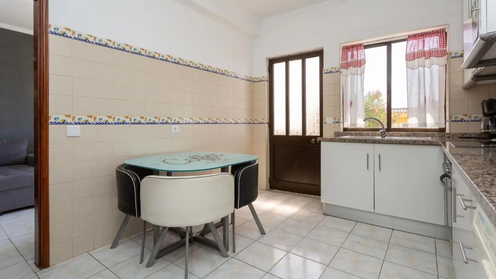 ★ Sea View ★ 1 Minute to Oldtown and Beach ★