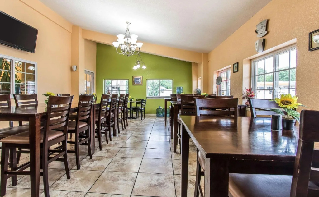 Woodridge Inn and Suites