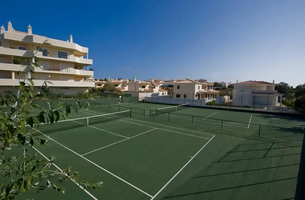 Stylish 2BR Apartment With Pool, Parking & Wifi