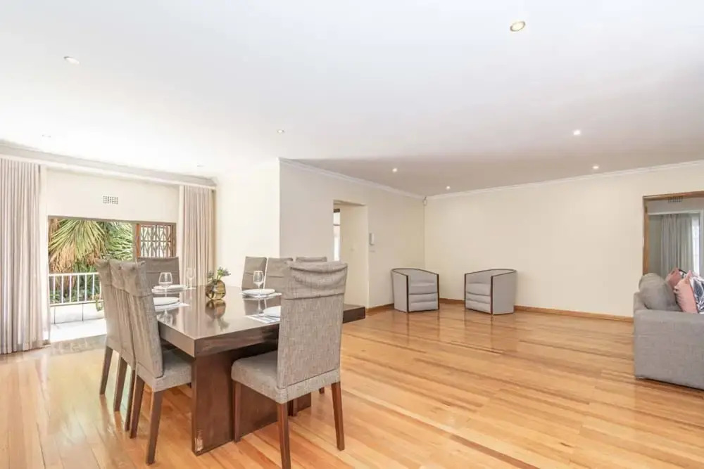 Super Spacious Fun Home! With Pool, Den and Bar