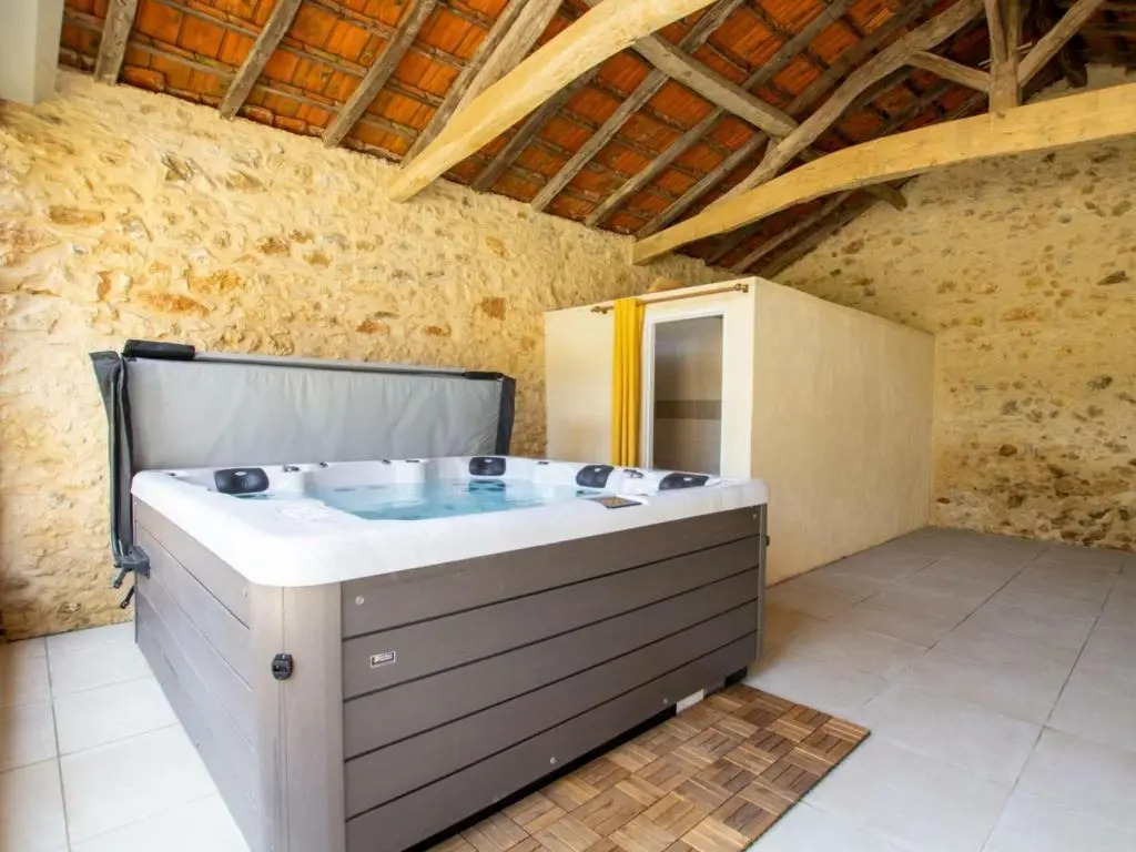 Maison avec jacuzzi partagé et jardin, proche Dordogne - FR-1-616-87