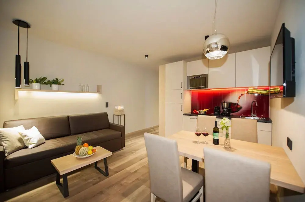 Haus Gregori Modern & Central Stay in Vineyard with Rooftop & Served Breakfast