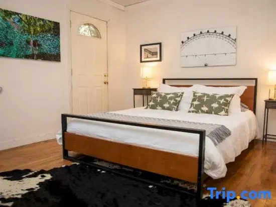 Sunny Fully Furnished Studio in Chelsea