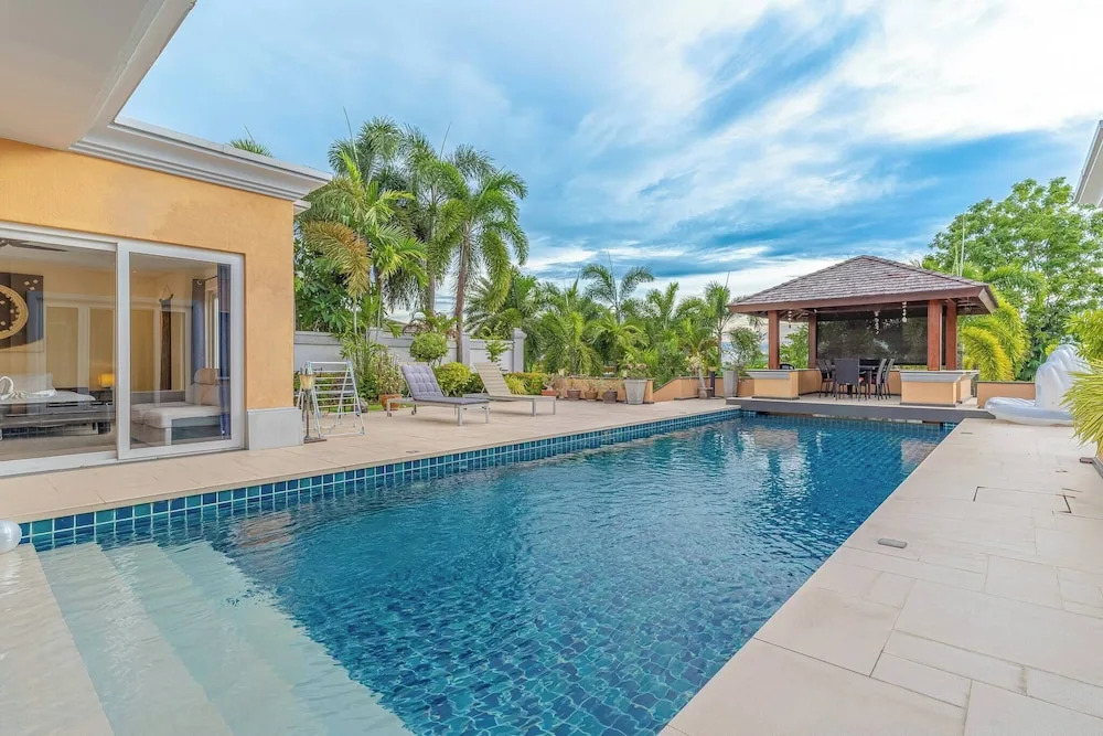 Tropical Luxury 4BR Pool Villa w Game Area