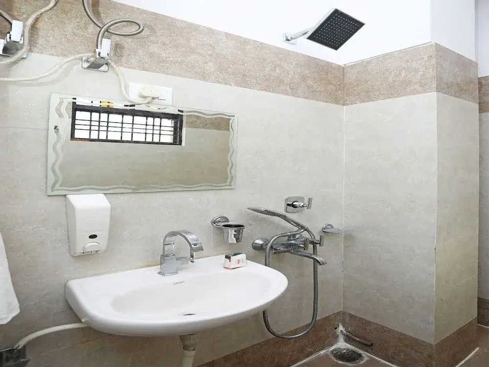 OYO 13493 Hotel Vridhi Inn