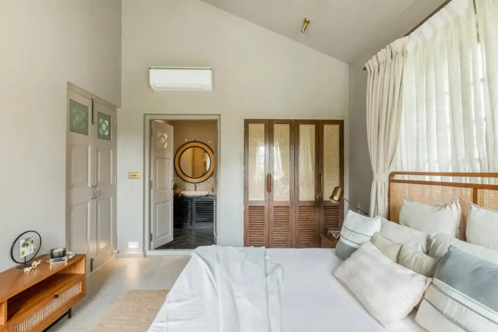 LohonoStays Castello Villa 1