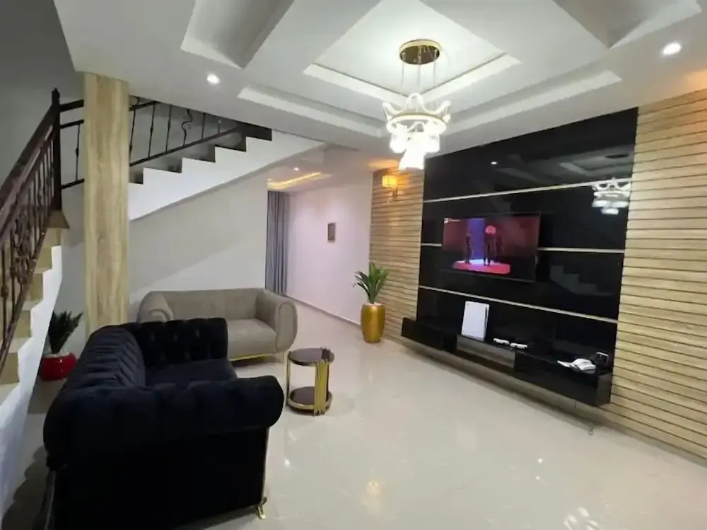 Sound View Lounge and Apartments