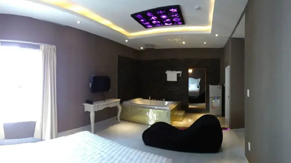 Love Point Hotel