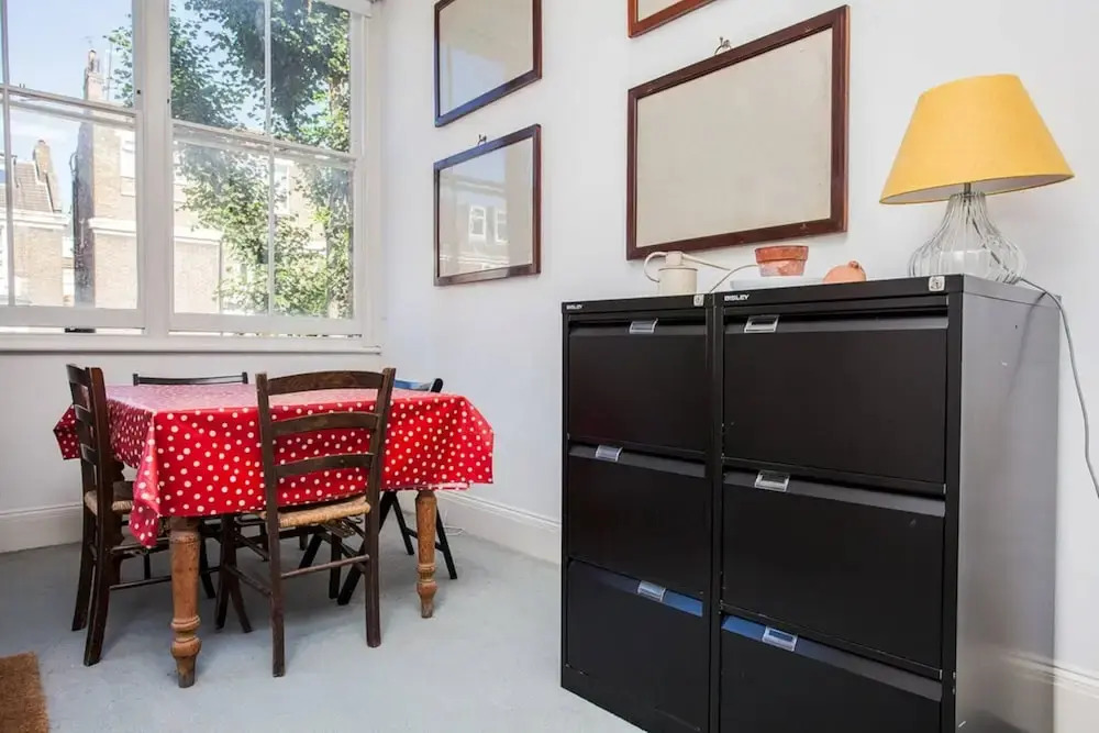 Beautiful and Light Chelsea 1 Bed Apartment