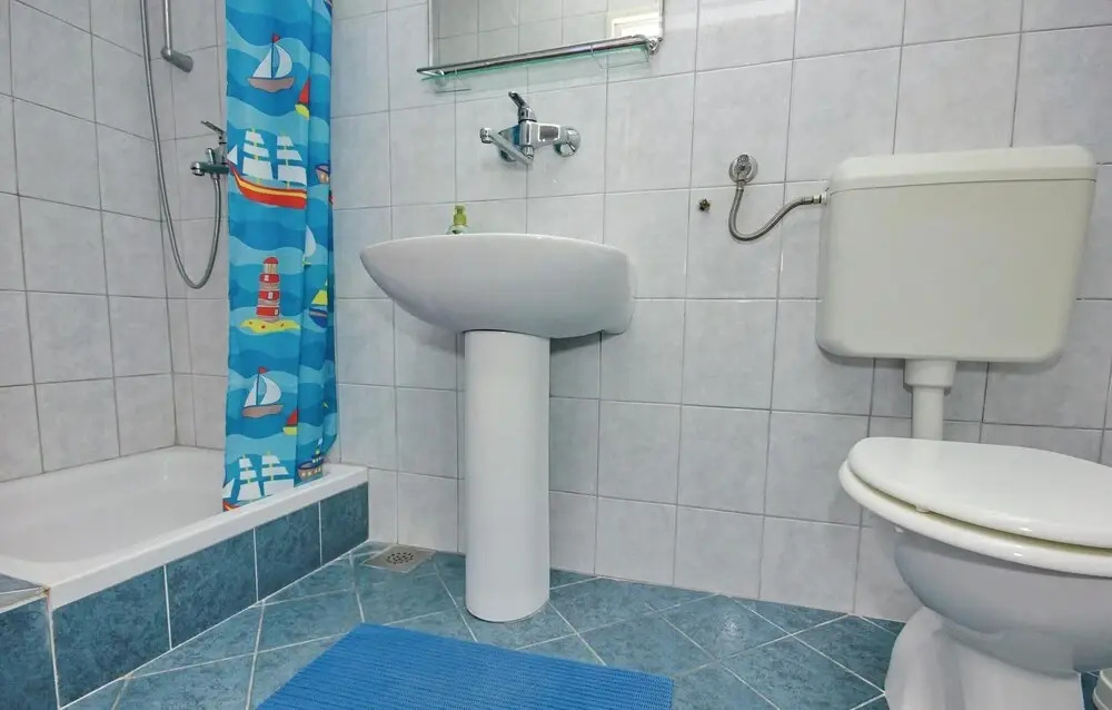 Nice Apartment in Brna With 4 Bedrooms and Wifi