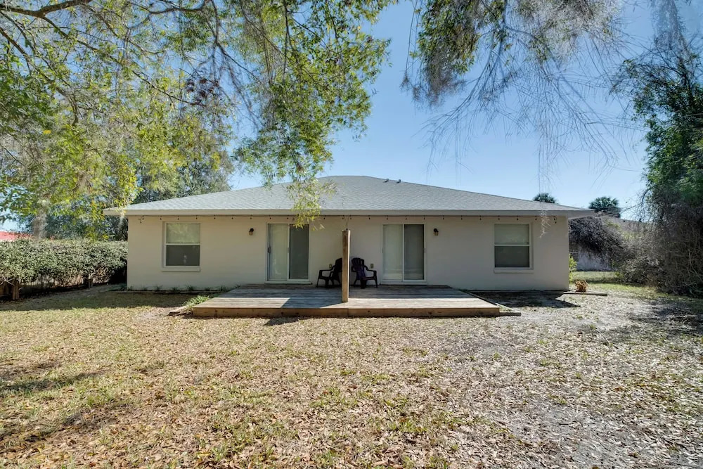 Steps From Crystal River: Crystal River Getaway!
