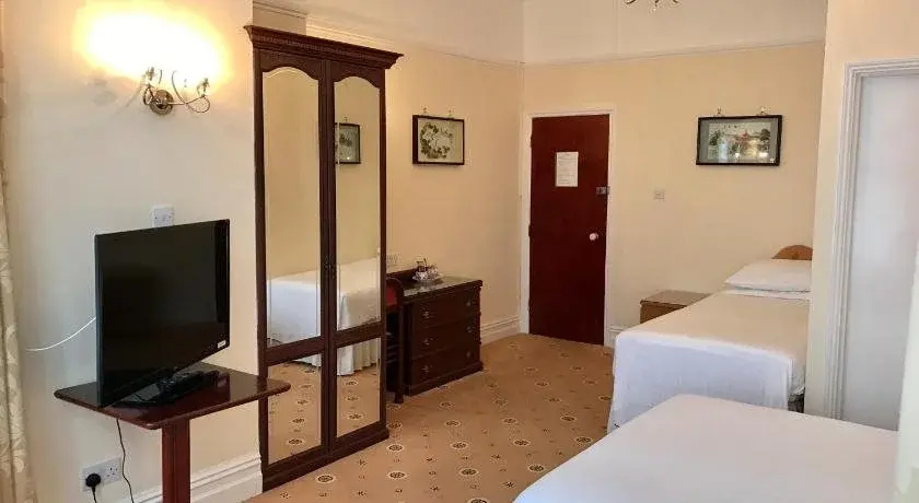 Churchills Hotel