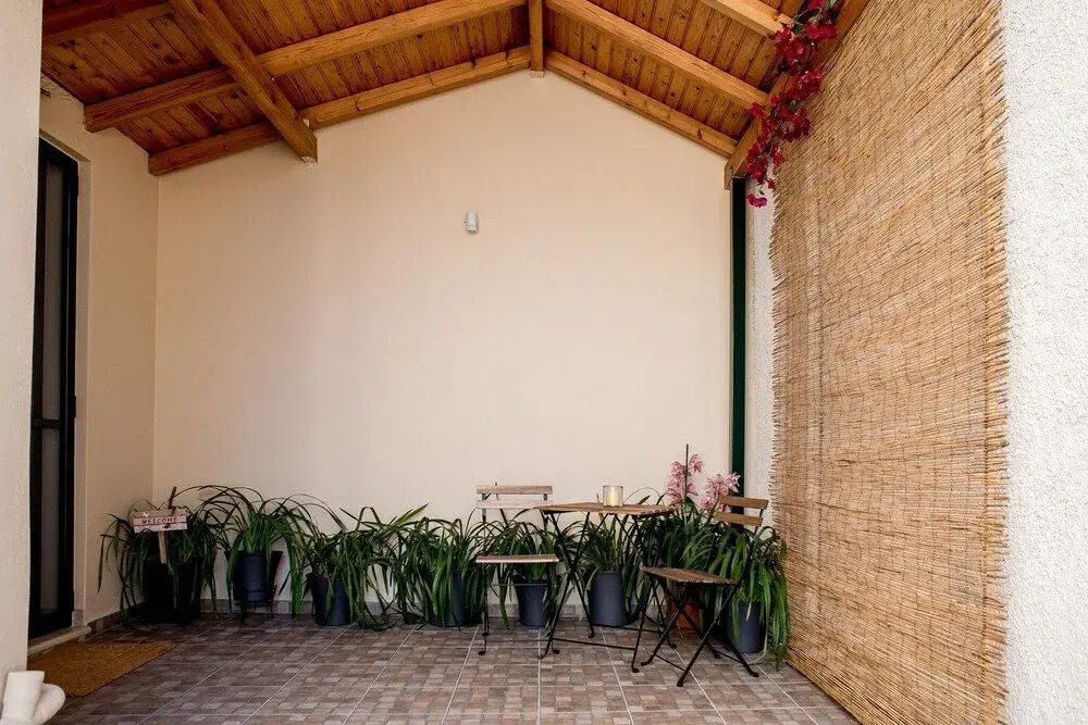 Oikia Eleanthi - Beachfront Garden Home