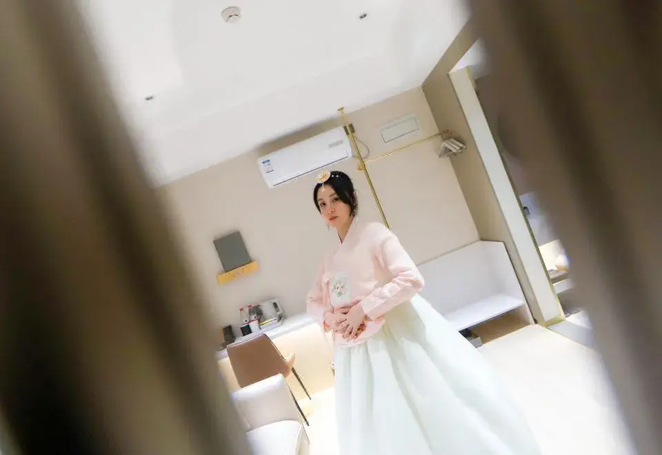 Holiday Inn Golden Hyatt (Yanji Yanbian University Department Store)