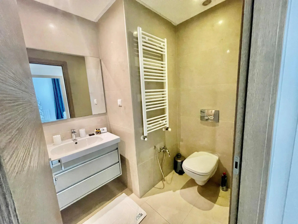 NEW Bright and Luxurious 2bds in Rd Malaga B10