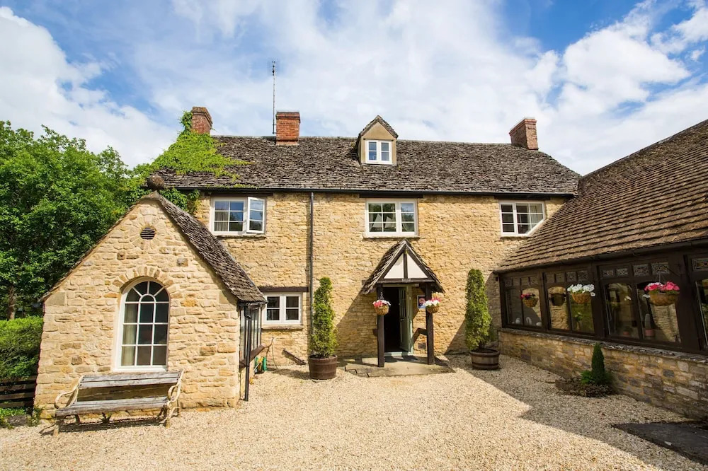 Gorselands Hall Bed and Breakfast