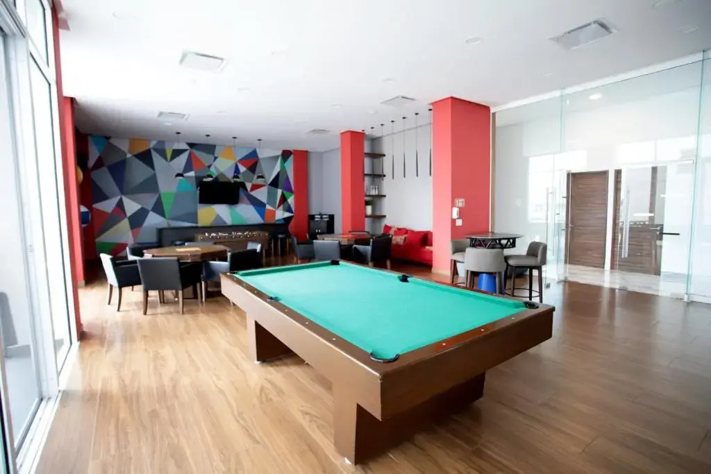 RealLuxe Stylish apartment with pool and gym