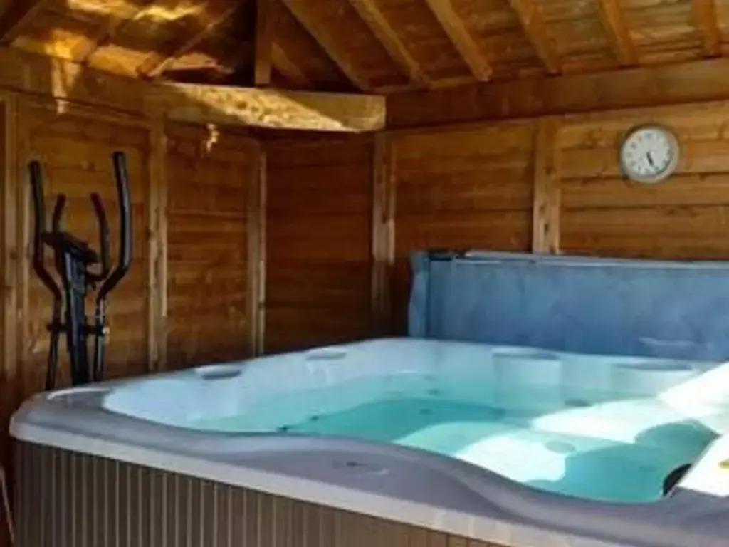 Gîte moderne avec accès indépendant, proche centre-ville et Thermes, terrasse et équipements inclus - FR-1-589-57