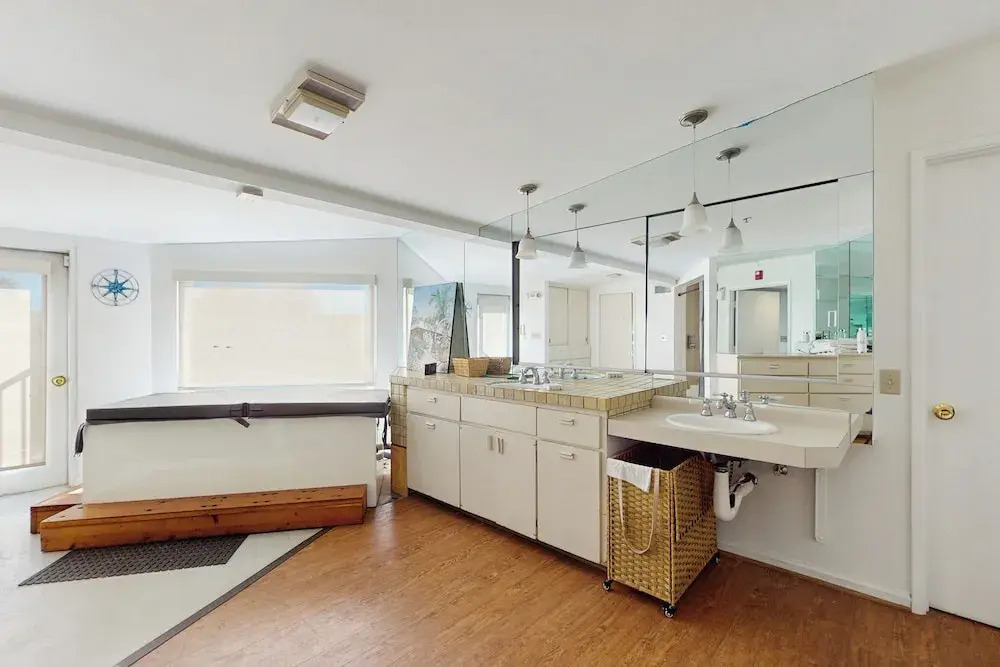 Great for Groups! Poolside Oasis Near Encanto Park