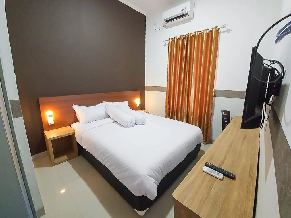 RedDoorz Syariah near Kota Cinema Mall Jatiasih