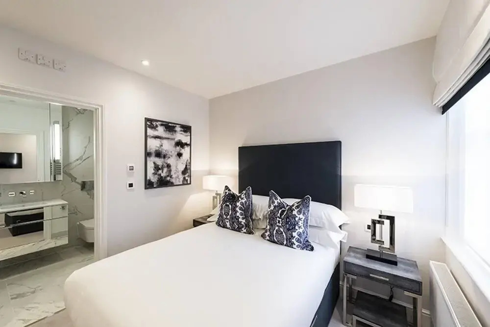 Designer 3 Bed Apartment With Balcony - 140