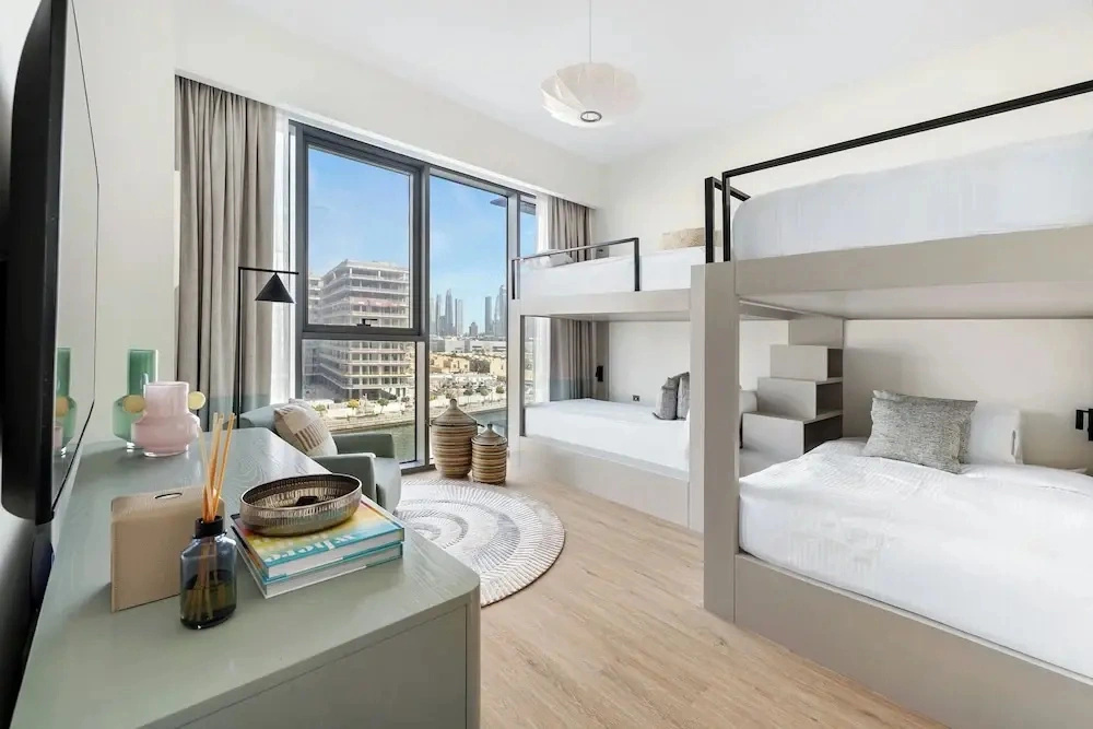 3BR with Burj Khalifa and Canal View