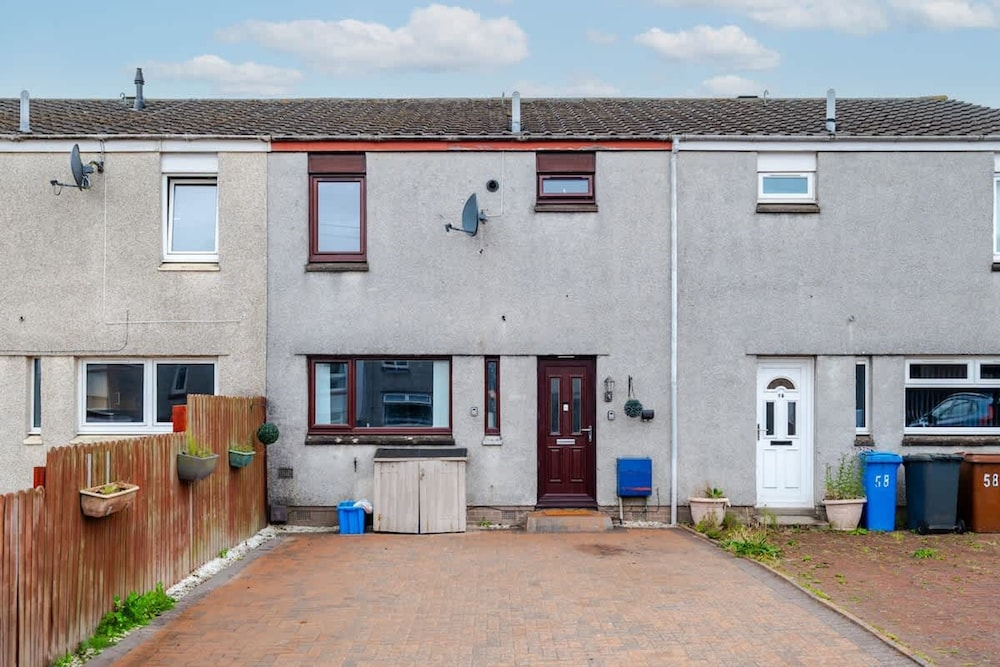 2 Bedroom House-free Parking