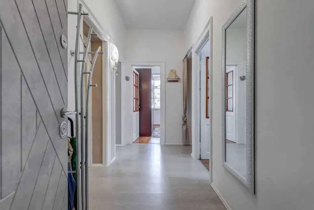 Large 100 m2 apt w Balcony in the Heart of Split