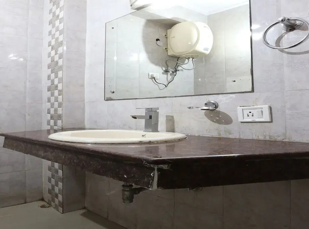 OYO 60476 Hotel Silver Rooms