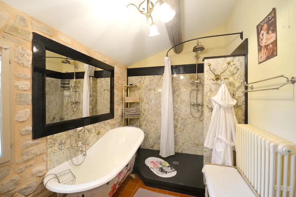 House With one Bedroom in Le Thor, With Furnished Garden and Wifi